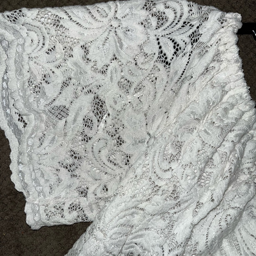 🧨Large lace off shoulder top - Picture 7 of 10